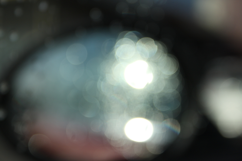 dont focus on the side mirror