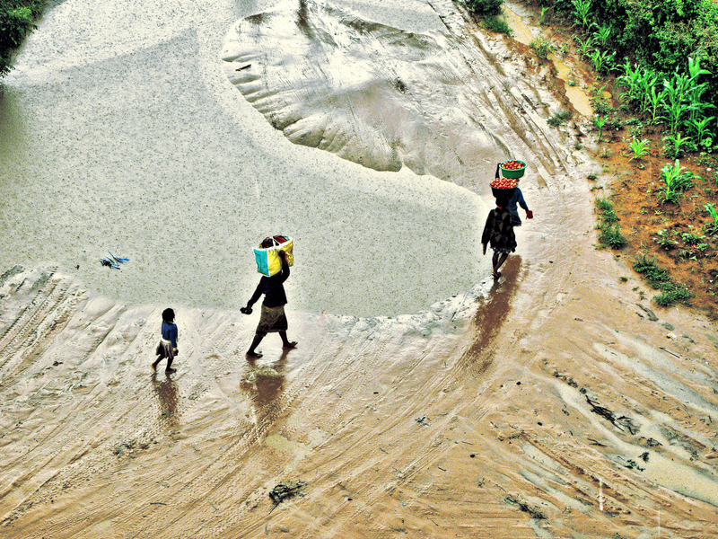 Walking on the rain (2)