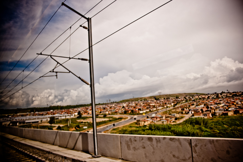 Un: focused and composed.