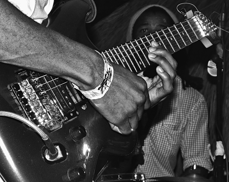 Let's play the music