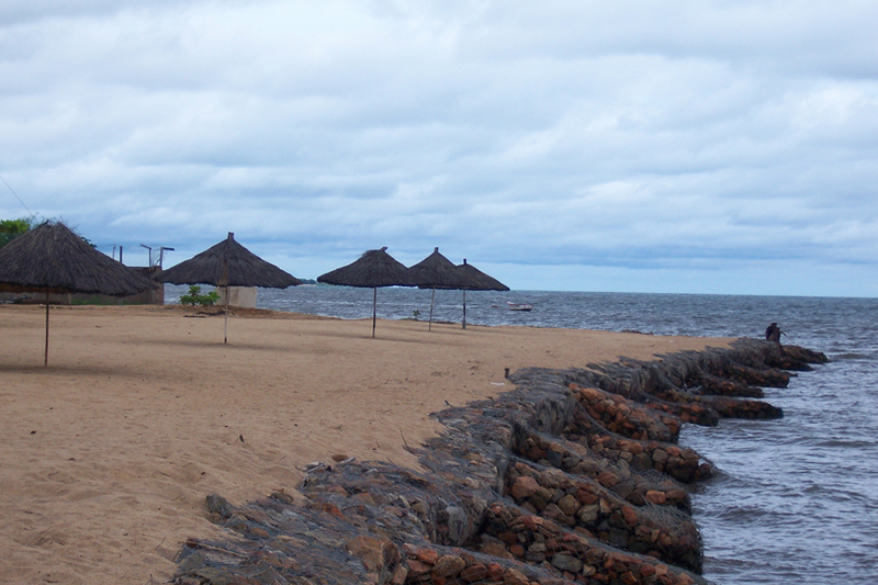 TravellingMan - RoadTrip Malawi [6] - Shoreline [shade]