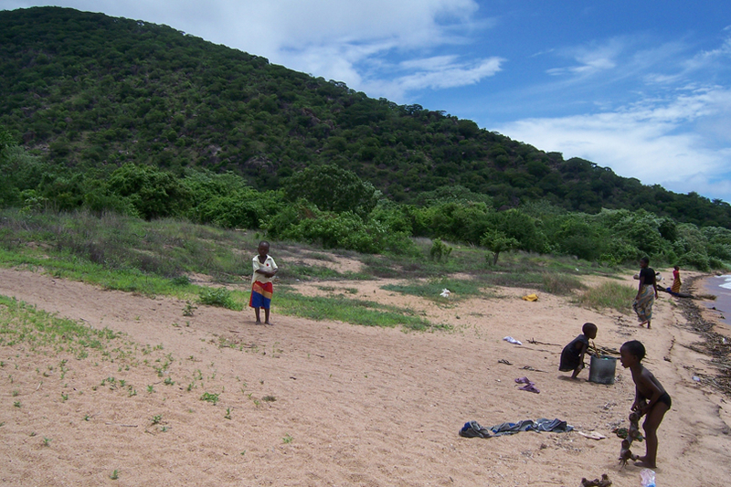 TravellingMan - RoadTrip Malawi [6] - Shoreline [play_1]