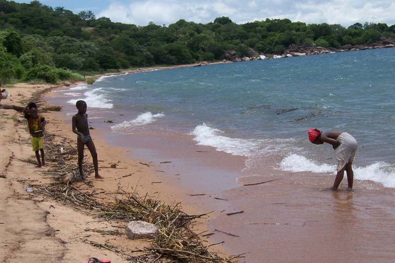 TravellingMan - RoadTrip Malawi [6] - Shoreline [play_2]