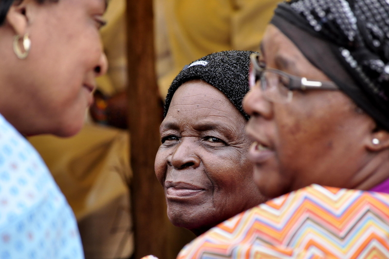 Izalukazi......(Old women)