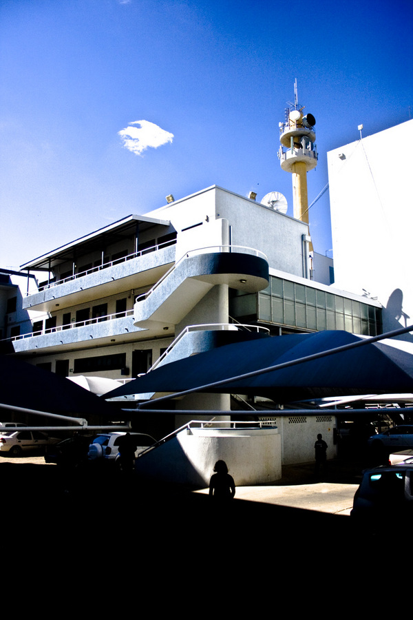 Yo! Lost generation, fast paced nation, world populations confront their frustration, the princinples of true hiphop have been forsaken