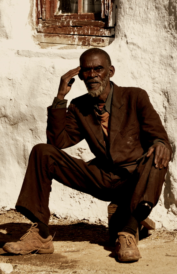 Ukuthamela isigcaki - sun bathing