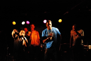 Now that's how you let the beat build (The Outfitters live at Subterranean)